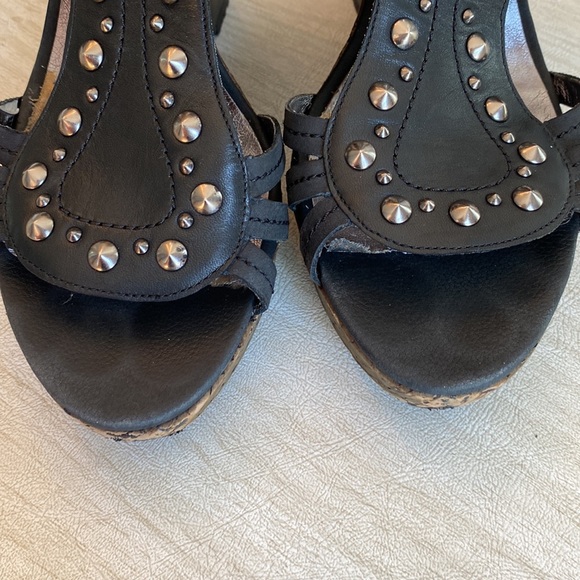 CHARLES DAVID Black Leather Rave Wedges with Silver Studs Sz 8-1/2 B - Picture 14 of 16